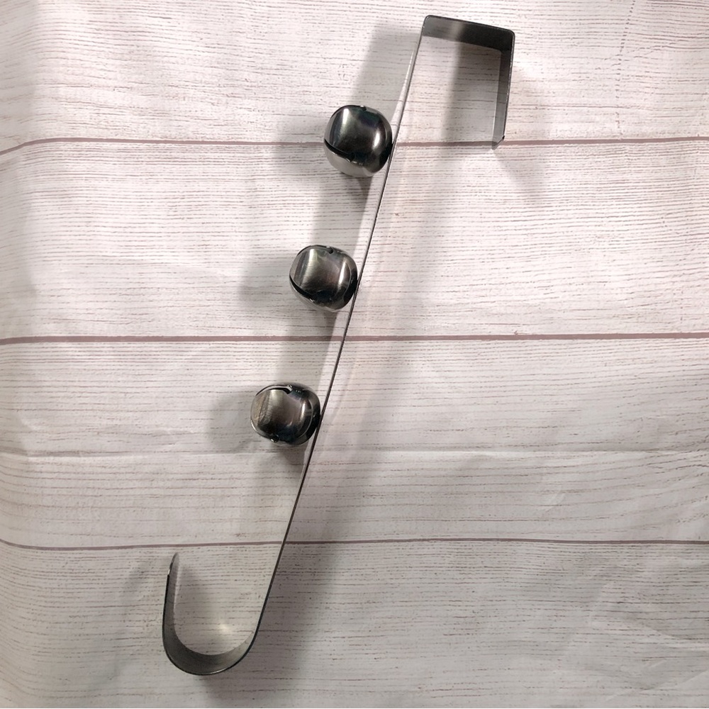 NWOT Brushed Nickel Over-The-Door Wreath Hanger with Bells